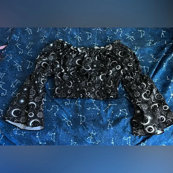 NWOT Romwe Moon Crop Top Flowy Blouse - Picture 4 of 4